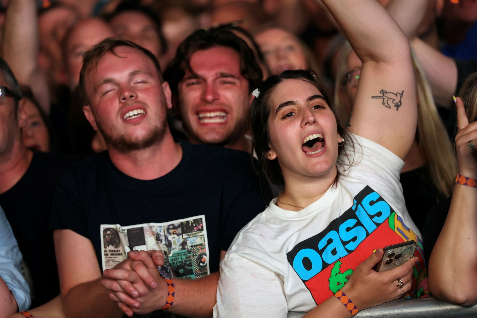 Oasis hace temblar Cardiff