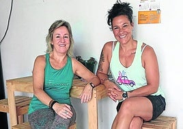 Lore Murua eta Miren Garrastazu Sahatsagako arduradunak.