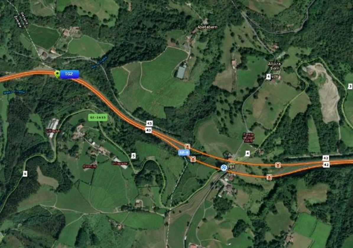 Dos heridos por la colisión de dos coches en la AP-8 en Zumaia