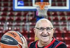 Xabier Añua, pionero del baloncesto alavés ha fallecido a los 90 años