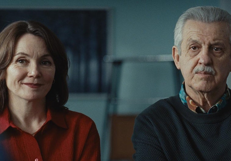 Nagore Aranburu y José Ramón Soroiz, en la película.
