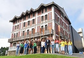 Representantes de los ocho clubes que esta temporada competirán en la Liga Euskotren.