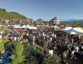 Udako egitaraua zabaltzeko, gaur Mola Market izango da, postu txikiak eta zuzeneko musika.
