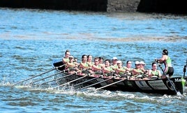 La trainera 'Maialen' en la regata en Portugalete.