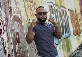Fernando ha dejado el boxeo pero no se olvida lo que aprendió sobre el ring.