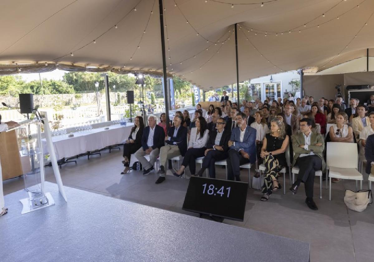 Interesante la ponencia de la experta en turismo Marta Vidal sobre 'Transformación de los destinos a través de las infraestucturas turísticas', en la carpa instalada en el hotel Luze recientemente inaugurado en Igeldo.