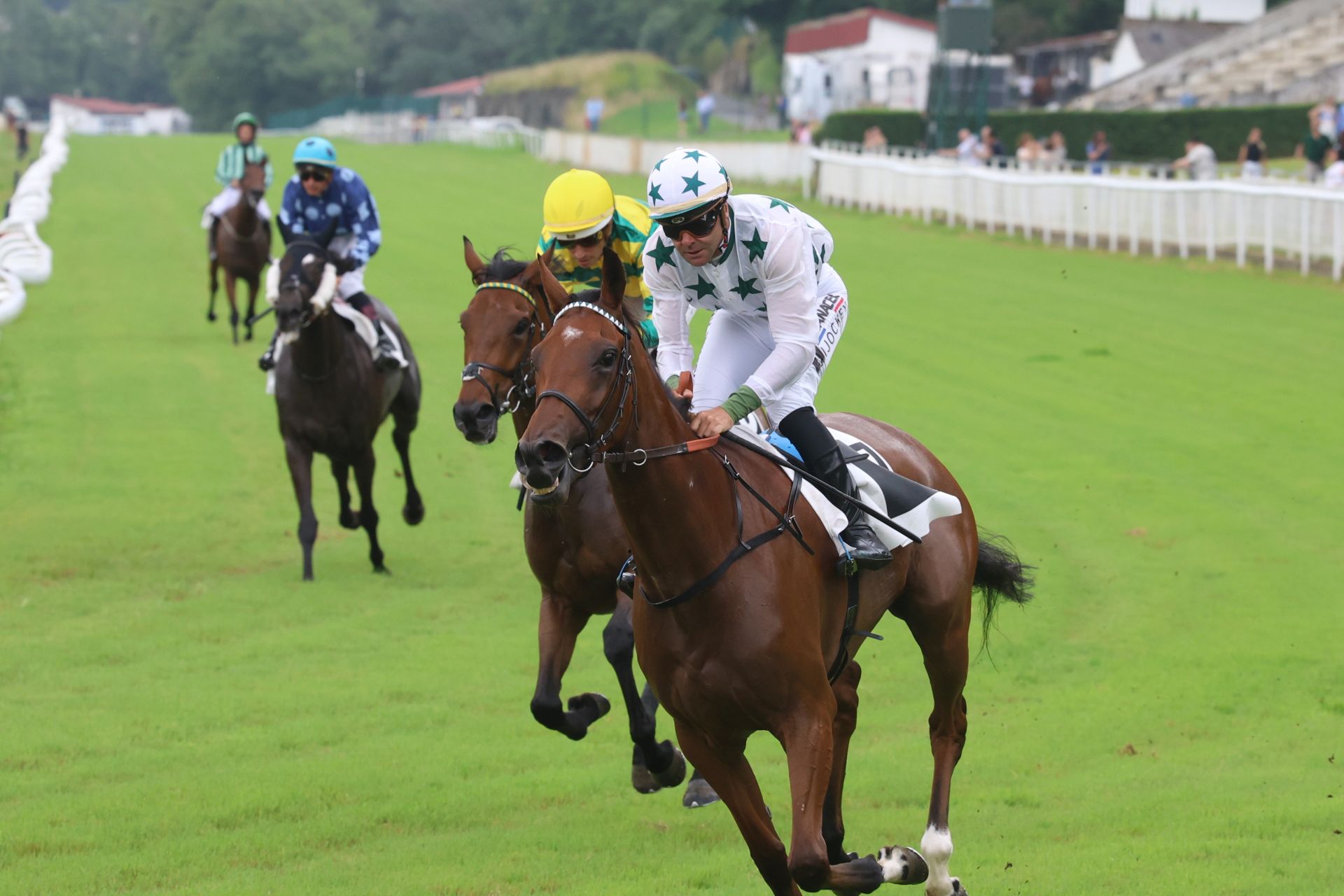 Carrera de caballos en el hipódromo de San Sebastián