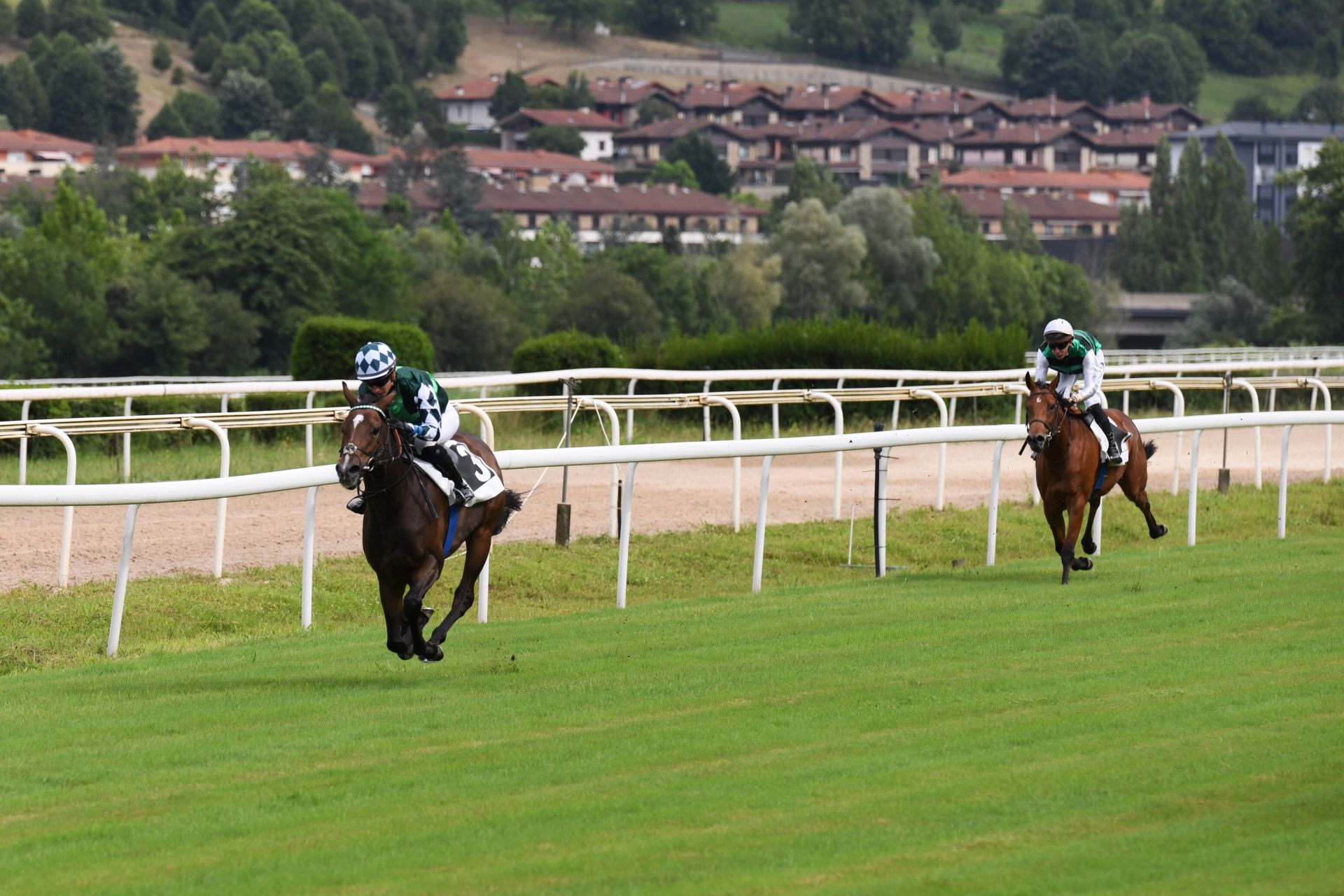 Carrera de caballos en el hipódromo de San Sebastián