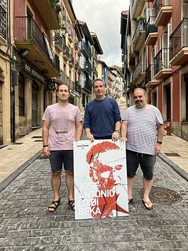 Beñat Muguruza,Josu Iguiñiz eta David Izaga, Kale Nagusian.