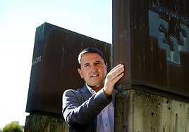 Agustín Erkizia, en el vicerrectorado de la EHU en Donostia.