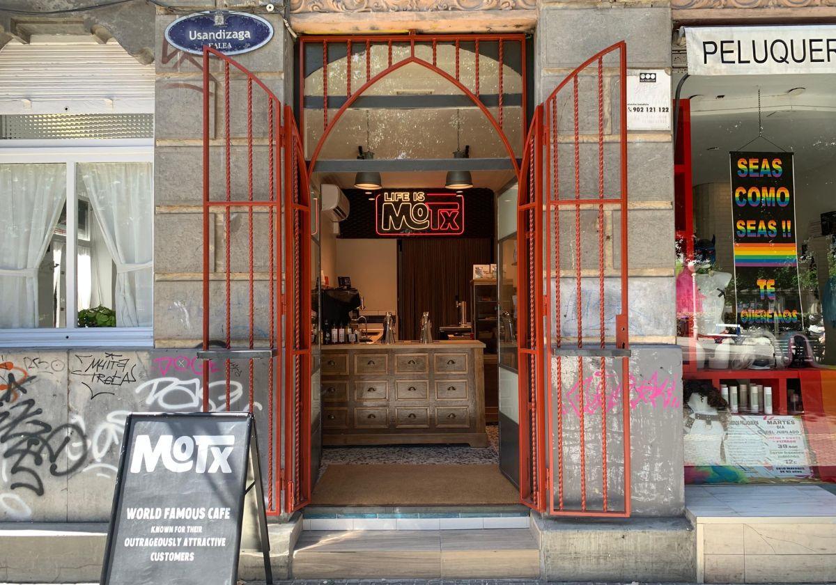 Exterior de la cafetería 'Motx' en el barrio de Gros