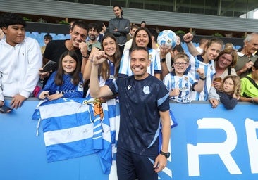 Sergio corrige, manda y ya firma autógrafos como nuevo entrenador de la Real