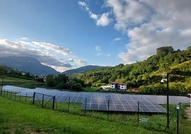 Parque de paneles fotovoltaicos de Ekindar en Urrestilla.
