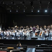 Diego Martín-Etxeberria a la batuta del ensayo de la EGO este martes en Musikene.
