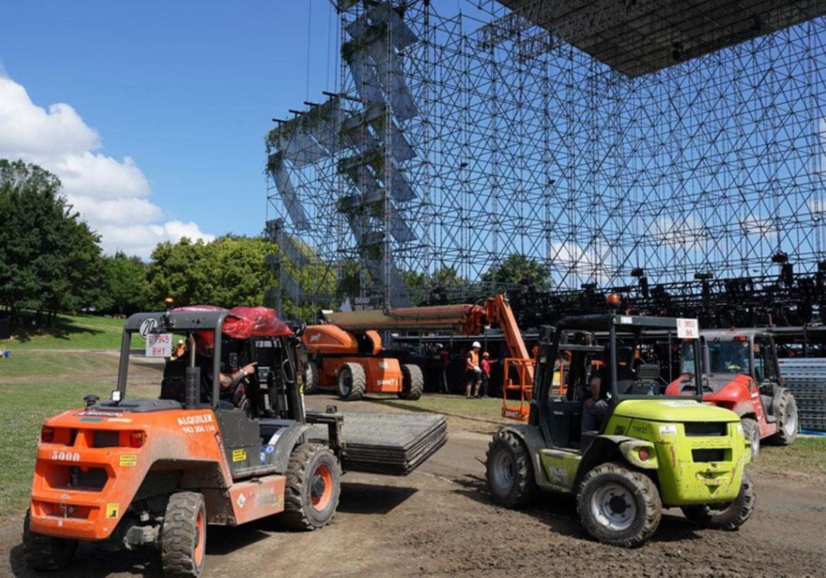 Montaje de los escenarios del BBK Live.