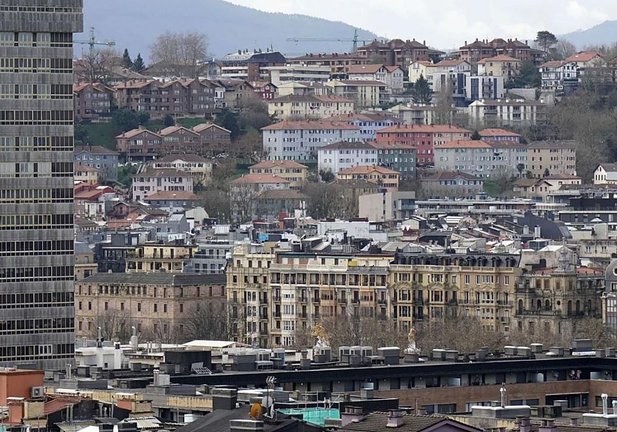 El programa para avalar las fianzas de un piso en alquiler se retrasa hasta final de año