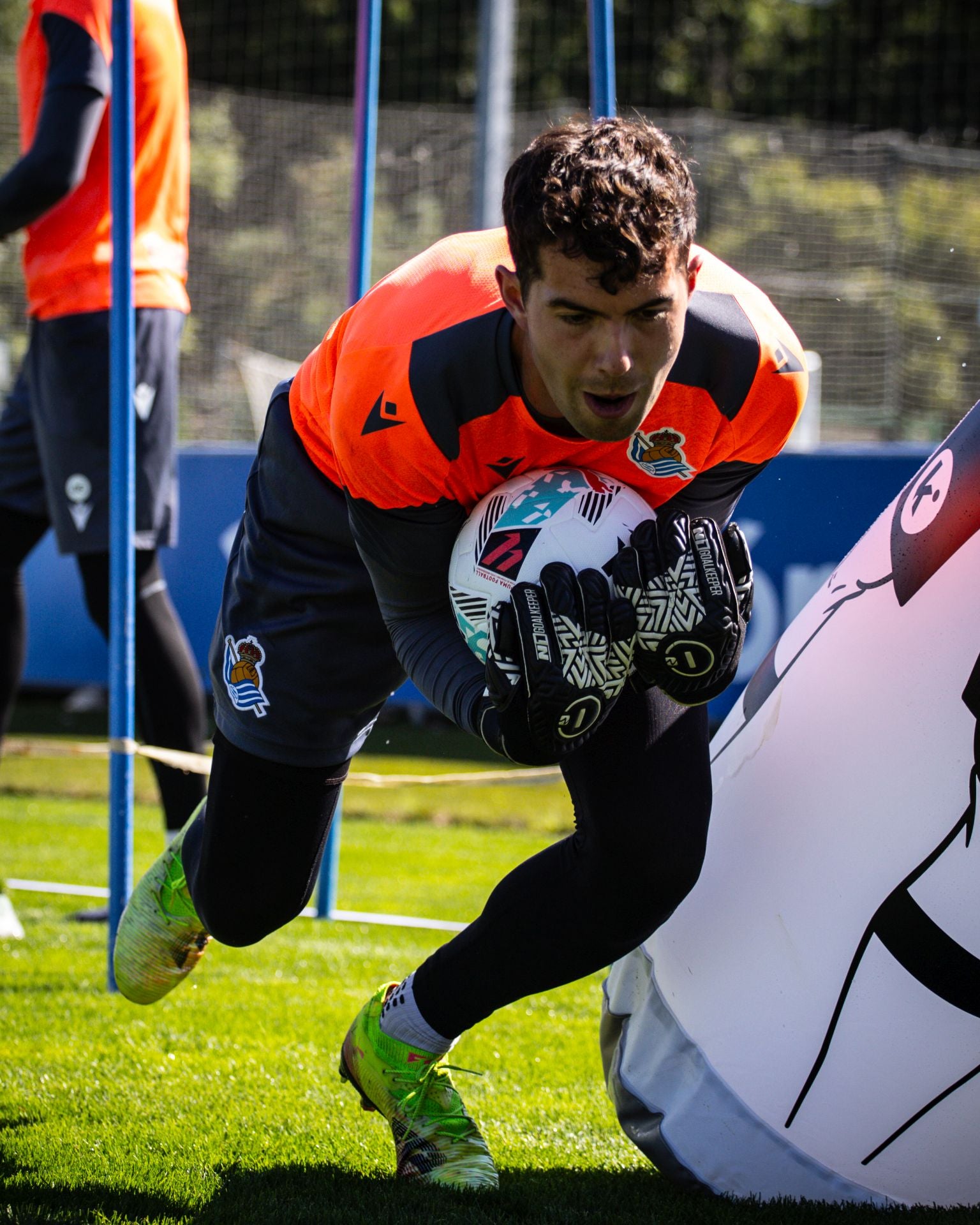 Sudor y goles en el cuarto entrenamiento de Sergio