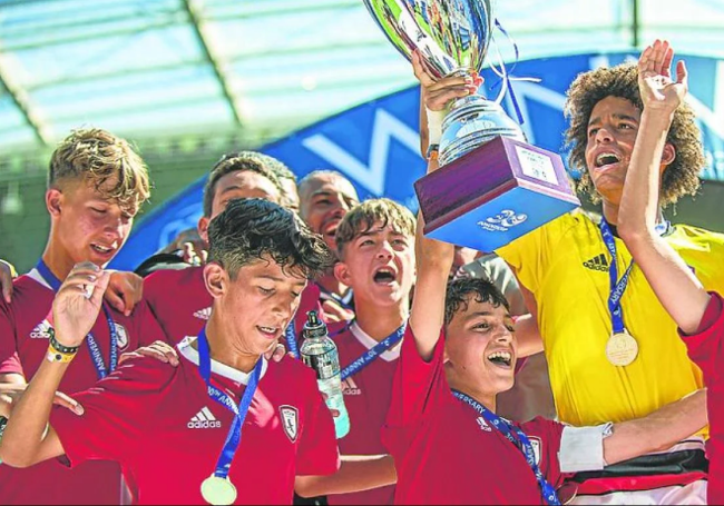 Celebración tras proclamarse campeones de la Donosti Cup