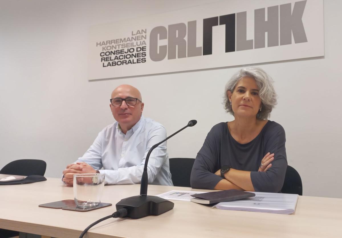 Emilia Málaga, presidena del CRL, durante la presentación del informe.