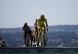 Pogacar arrancó cerca de la meta.