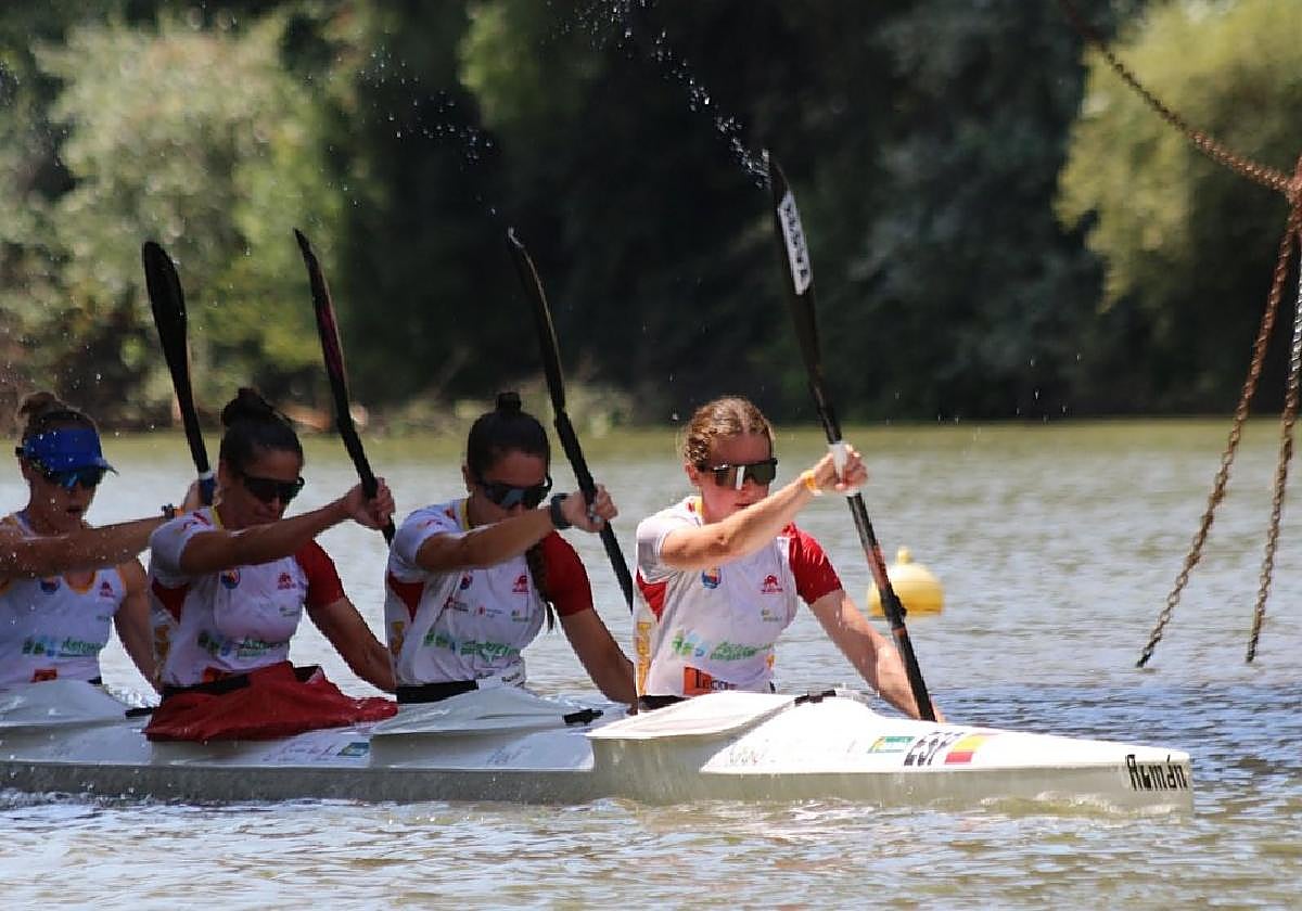 Irati Osa, que logró el oro con la selección española, en la prueba K4 sénior femenino.
