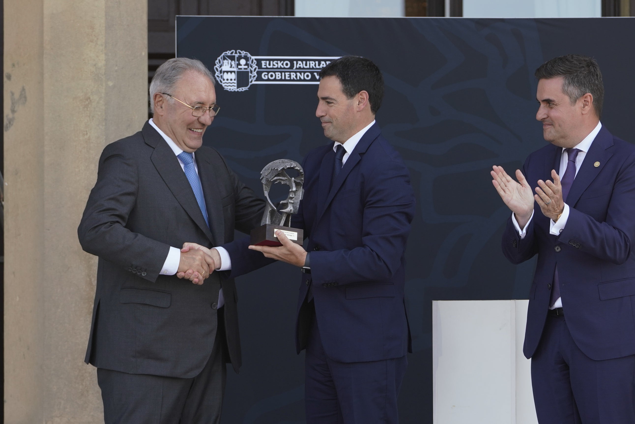 Los Korta premian a Jainaga en una defensa del arraigo de las empresas vascas