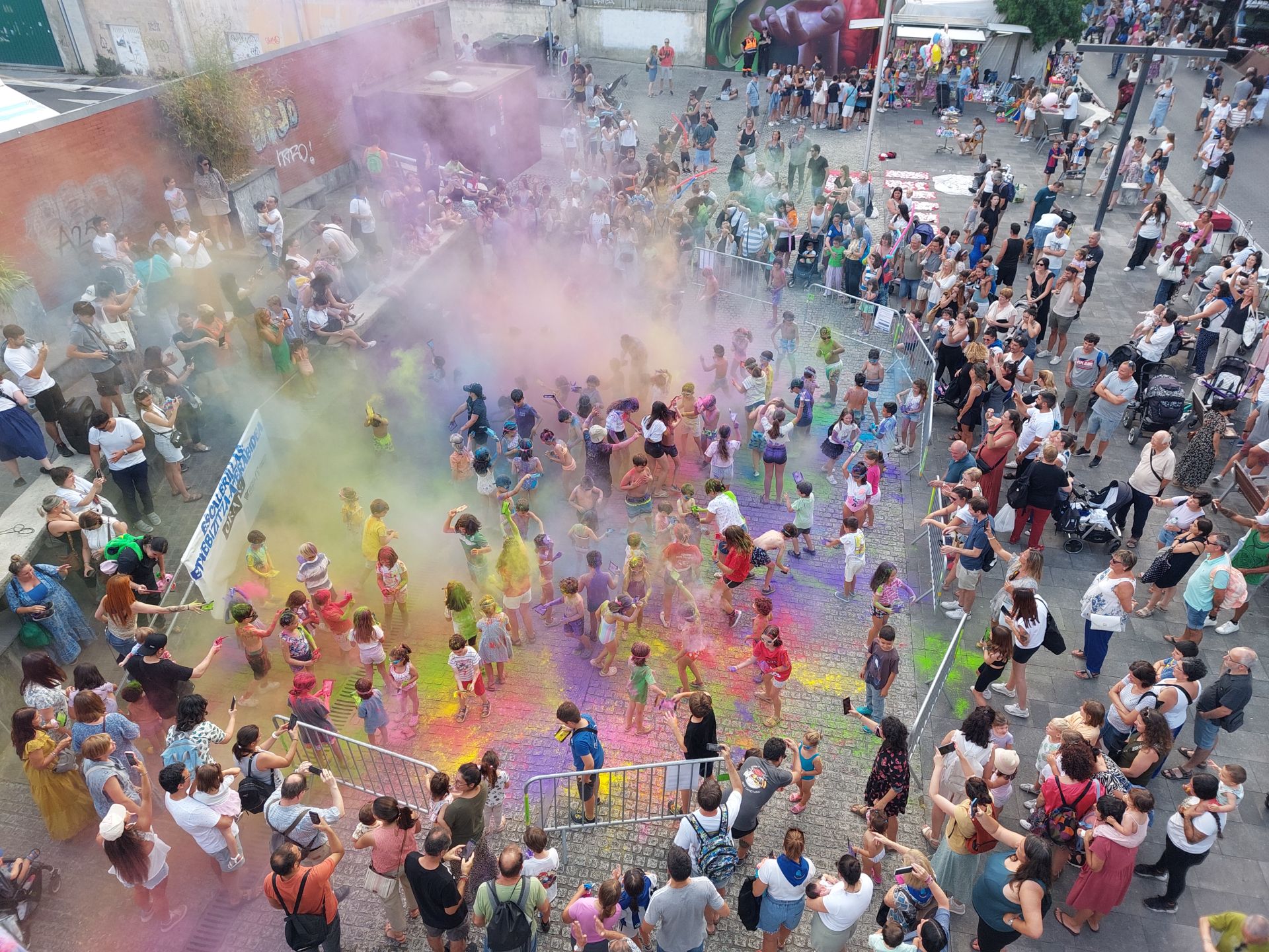Color y alegría en el txupinazo de Trintxerpe