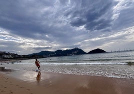 Un atardecer en la bahía de La Concha.