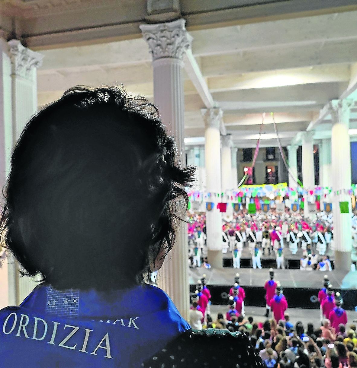Los ordiziarras porán ver la tamborrada desde el Ayuntamiento.