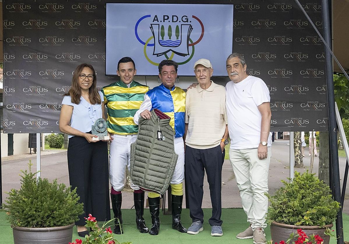 Sarabia recibió el premio de la Asociación de la Prensa Deportiva.