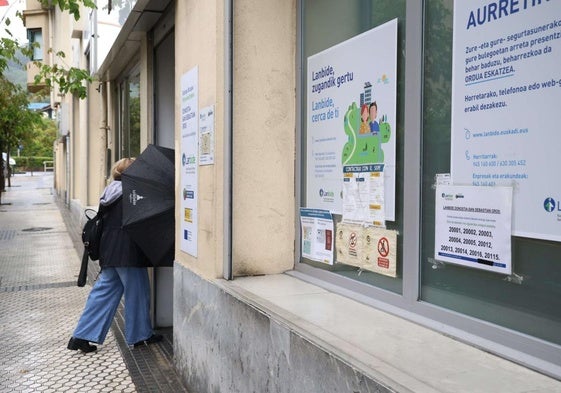 Euskadi quiere la transferencia de los más de 800 millones en prestaciones del paro