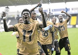 African Talent FA celebra su victoria en la final