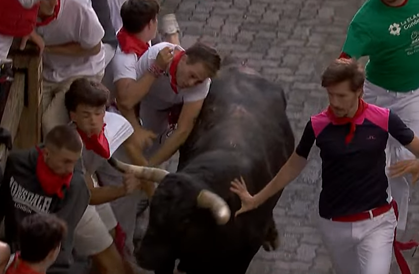 Los momentos más comprometidos del encierro de este domingo en San Fermín.
