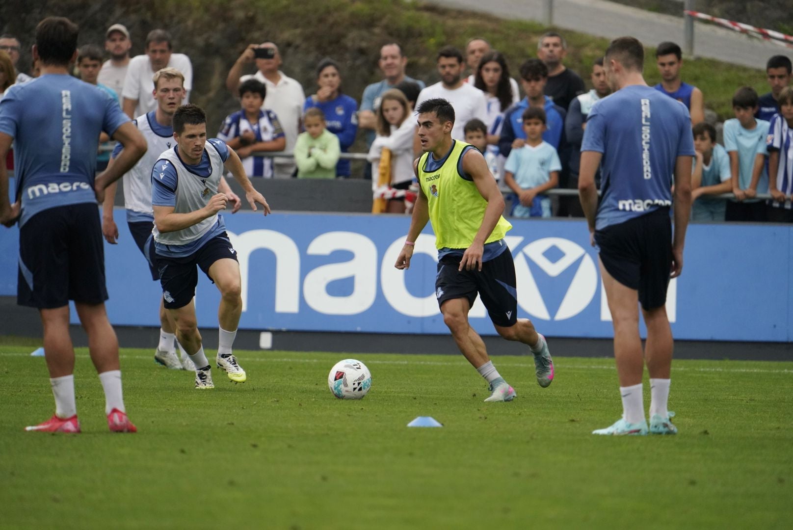 Entrenamiento rodeado del cariño del público