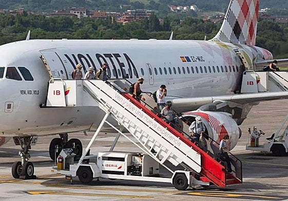El aeropuerto de Hondarribia cierra junio con un 6% menos de pasajeros y se aleja del récord del pasado año