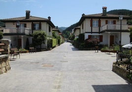 El barrio Zubizkitza luce ya una renovada imagen tras los trabajos de casi dos años.
