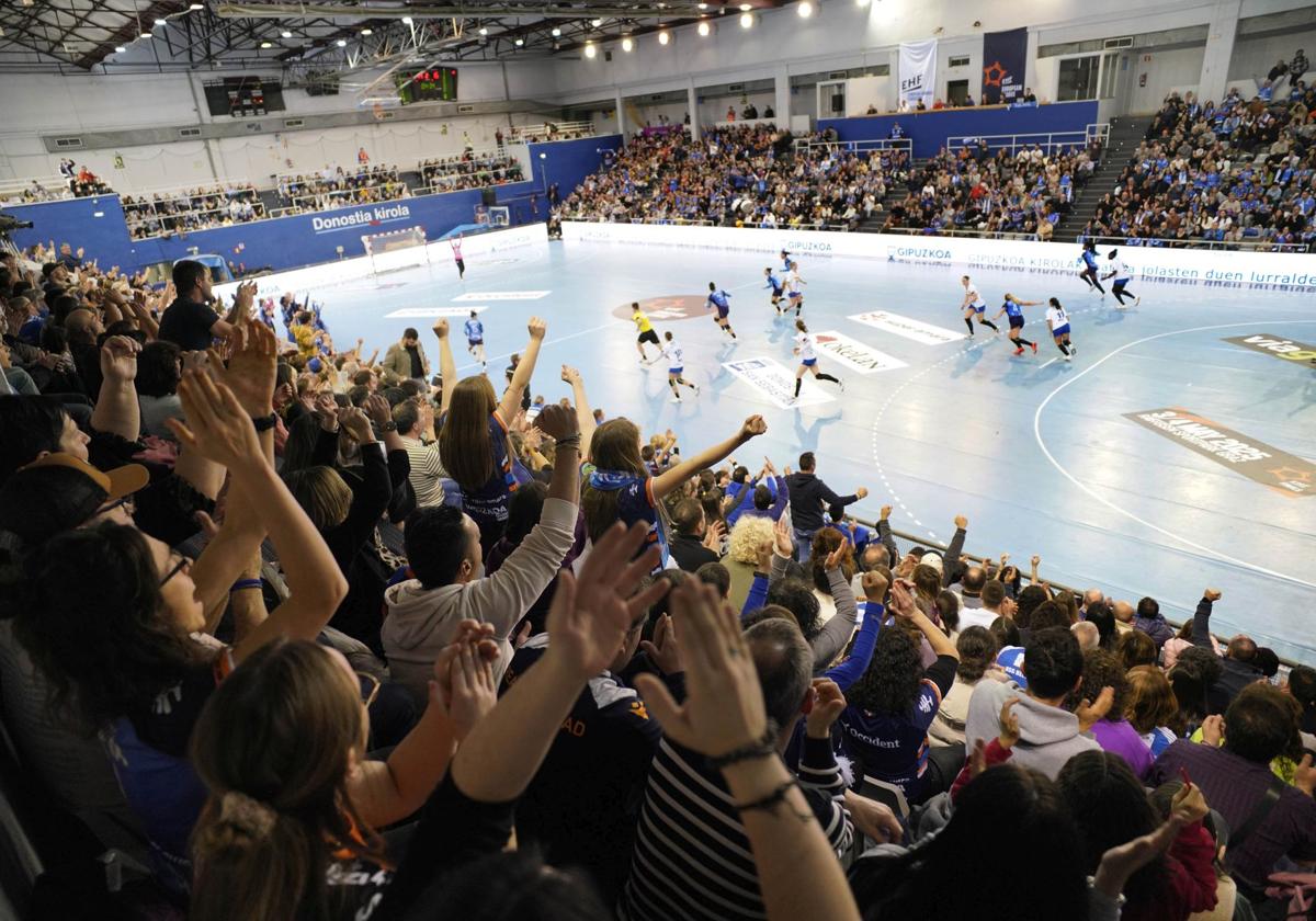 El polideportivo Josean Gasca lleno en la última cita Europea del Super Amara Bera Bera.