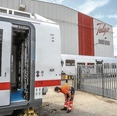 Fachada de la empresa de fabricación de trenes en el polígono industrial Arasur.