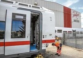 Fachada de la empresa de fabricación de trenes en el polígono industrial Arasur.