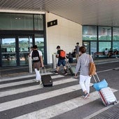 Un autobús directo conectará todo el año Donostia con el aeropuerto de Hondarribia