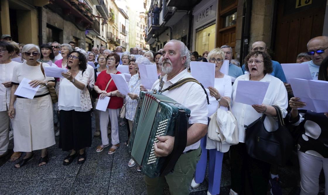 Homenaje a tres vecinos de Hernani en las Fiestas del Carmen