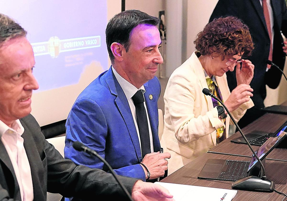 Iñaki Ruiz, Mikel Torres, Elena Pérez Barredo y Alfonso Gurpegi presentaron el informel