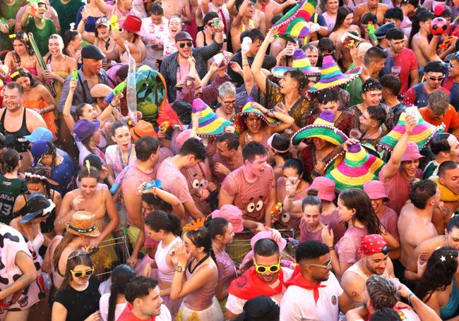Desfile en La Cistérniga en Fiestas del Carmen