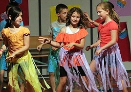 Aurrerantzean eskolako abestiarekin dantzatuko dute.