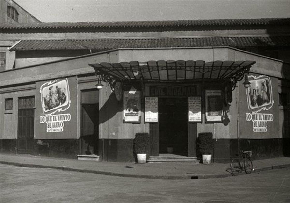Decoración especial en el salón Miramar, en el estreno de 1951.