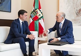 Imanol Pradales e Isidro Fainé, este jueves durante la firma del acuerdo.