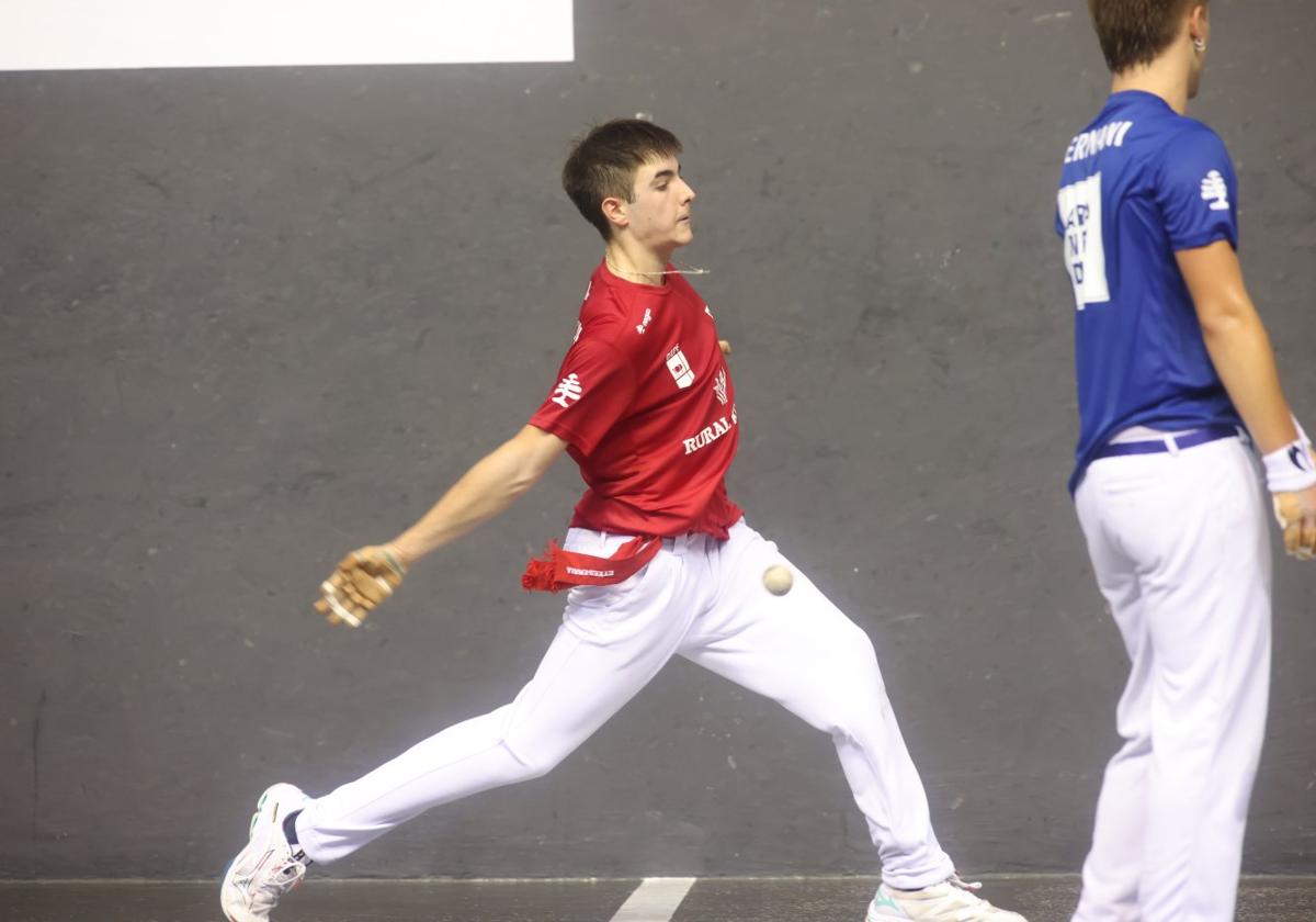Aitor Etxeberria volverá a ser el zaguero juvenil de Oiartzun.