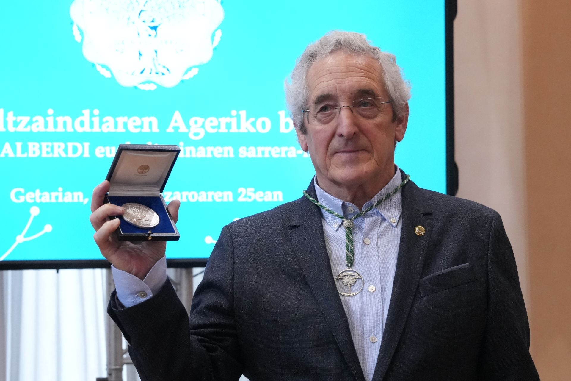 Andres Alberdi bere sarrera-hitzaldian, 2023ko azaroaren 25ean irakurri zuena Getariako Udaletxean.