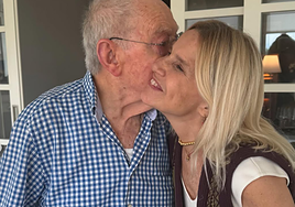 Eugenia Martínez de Irujo junto a Txomin Rekondo.