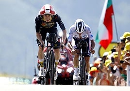 Vingegaard, brillante en la cronoescalada, adelanata a Evenepoel en meta.